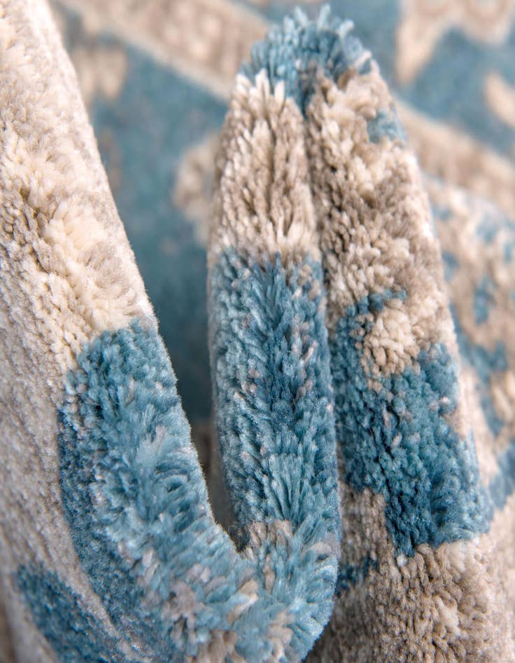 Detail image of 10' x 13' Viola Rug