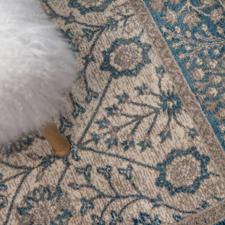 Detail image of 3' 3 x 5' 3 Viola Rug
