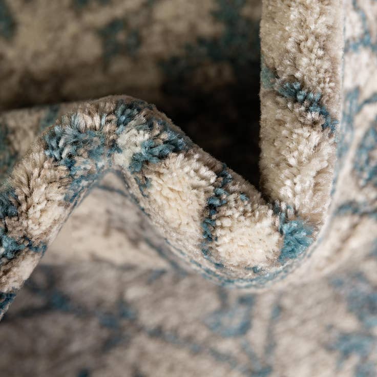 Detail image of 3' 3 x 5' 3 Viola Rug