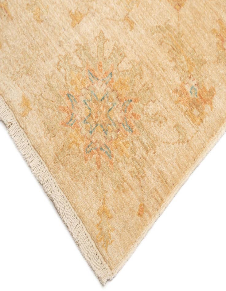 Detail image of 5' 9 x 7' 9 Ziegler Wool Rug