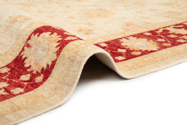 Detail image of 5' 7 x 7' 3 Ziegler Wool Rug