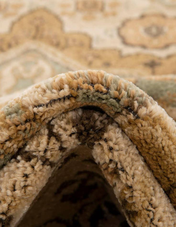 Detail image of 3' x 3' Amina Round Rug