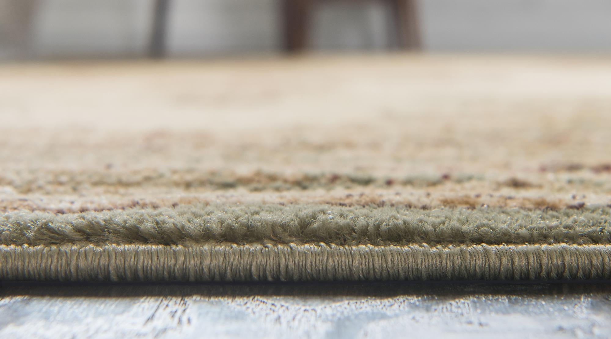 7' 10 x 7' 10 Classic Aubusson Round Rug