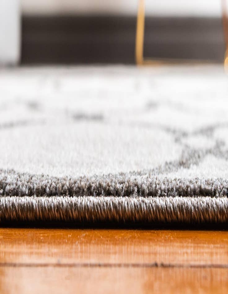 Detail image of 8' x 8' Lattice Round Rug