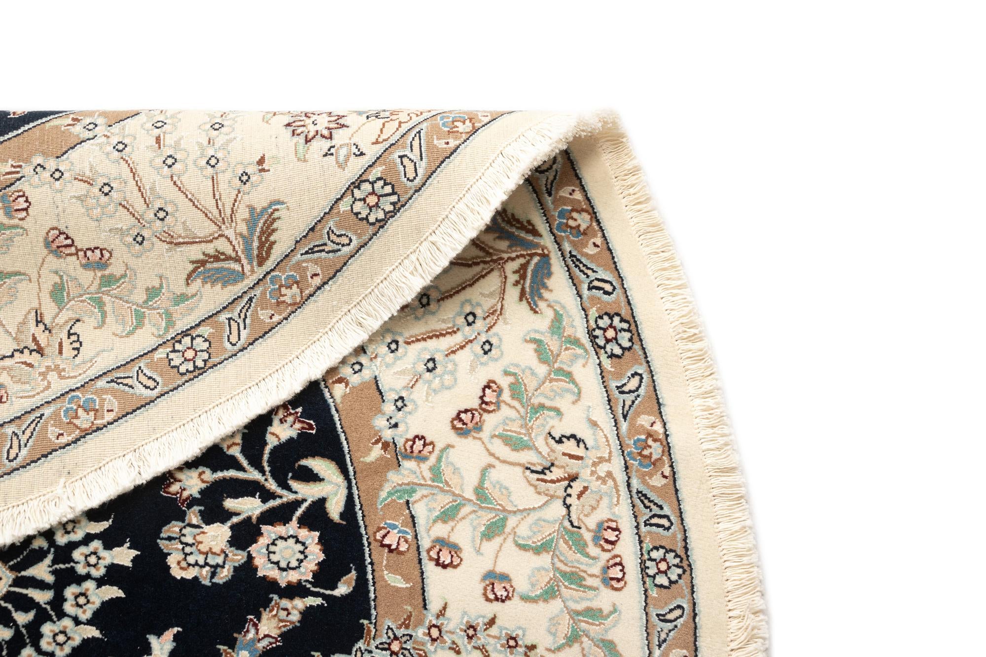 6' 7 x 6' 7 Nain Round Rug