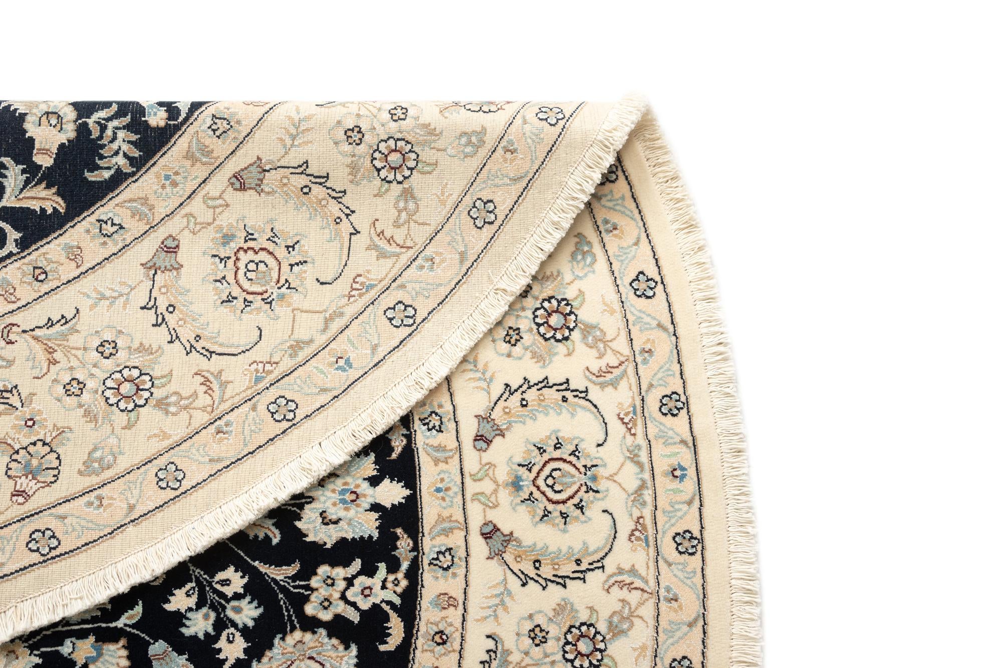 6' 7 x 6' 7 Nain Round Rug