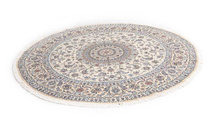 8' 1 x 8' 1 Nain Round Rug