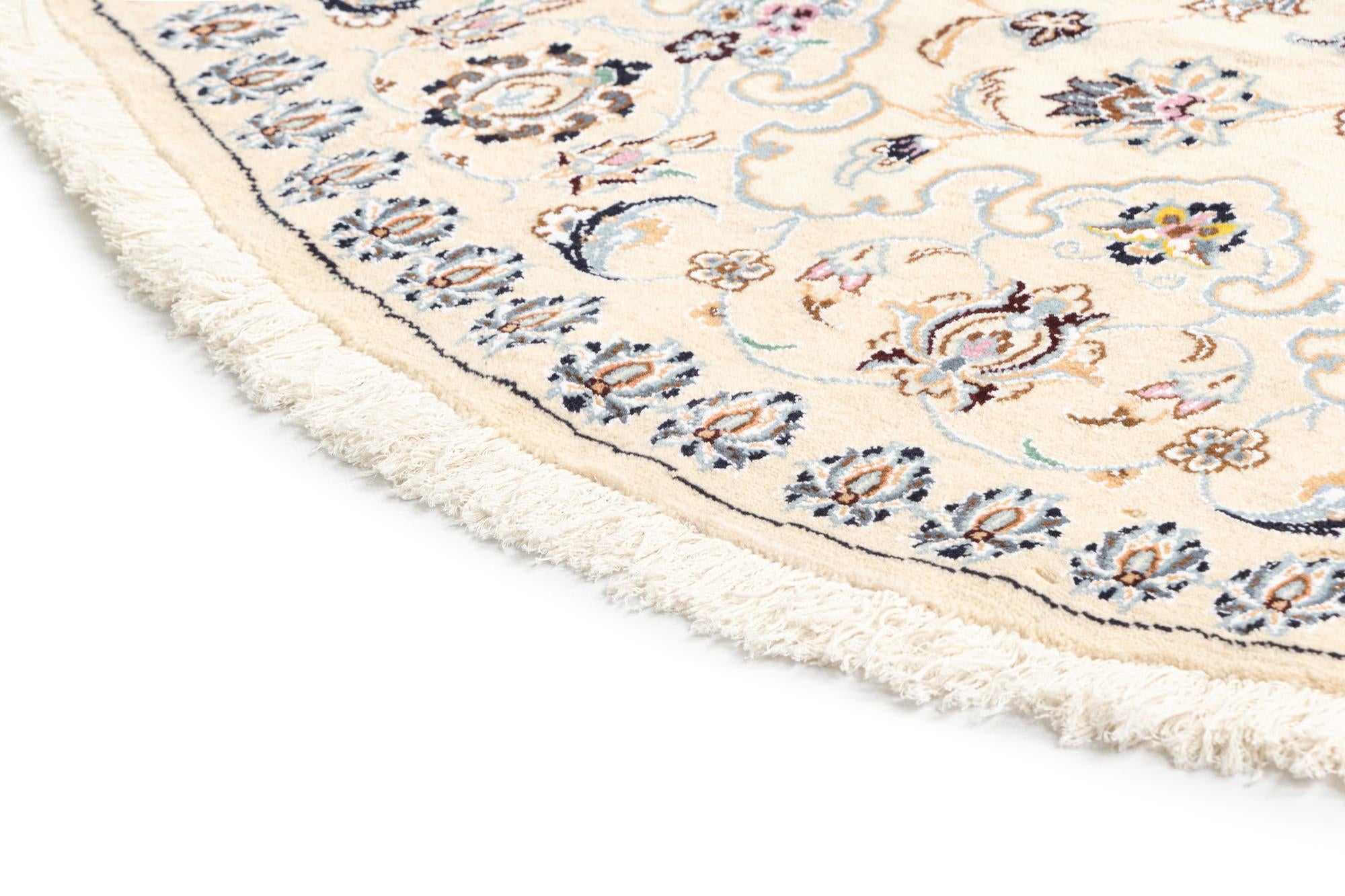 6' 11 x 7' Nain Round Rug