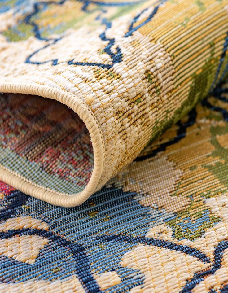 Detail image of 8' x 8'  Washable Botanical Indoor / Outdoor Round Rug