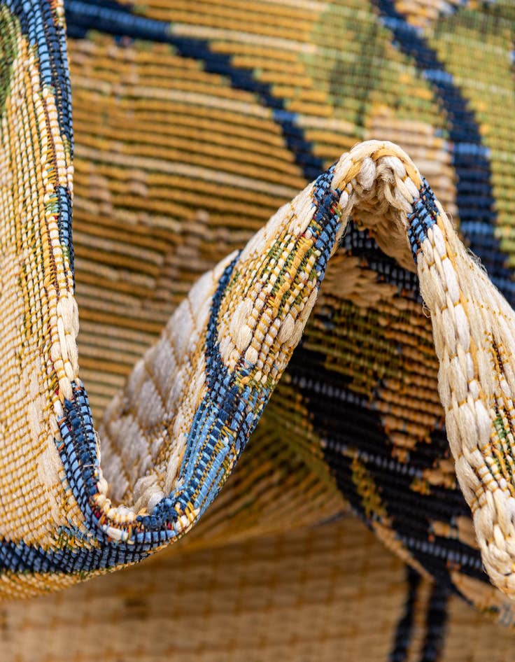 Detail image of 8' x 8'  Washable Botanical Indoor / Outdoor Round Rug