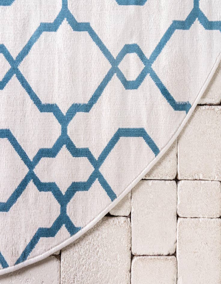 Detail image of 8' x 8'  Washable Oasis Indoor / Outdoor Round Rug