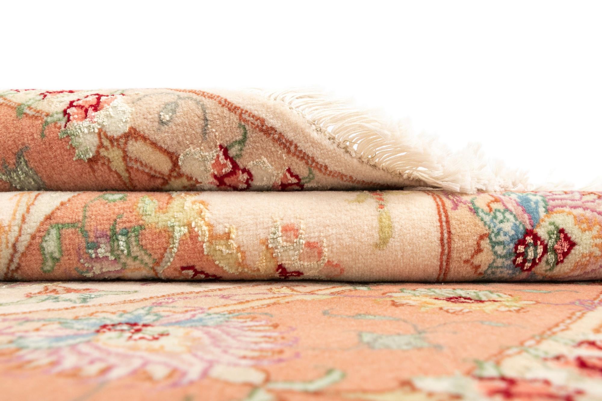 4' 11 x 4' 11 Tabriz Round Rug