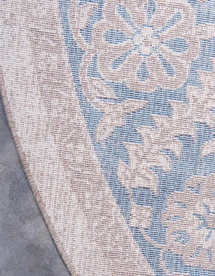 Detail image of 6' x 6' Vienna Round Rug