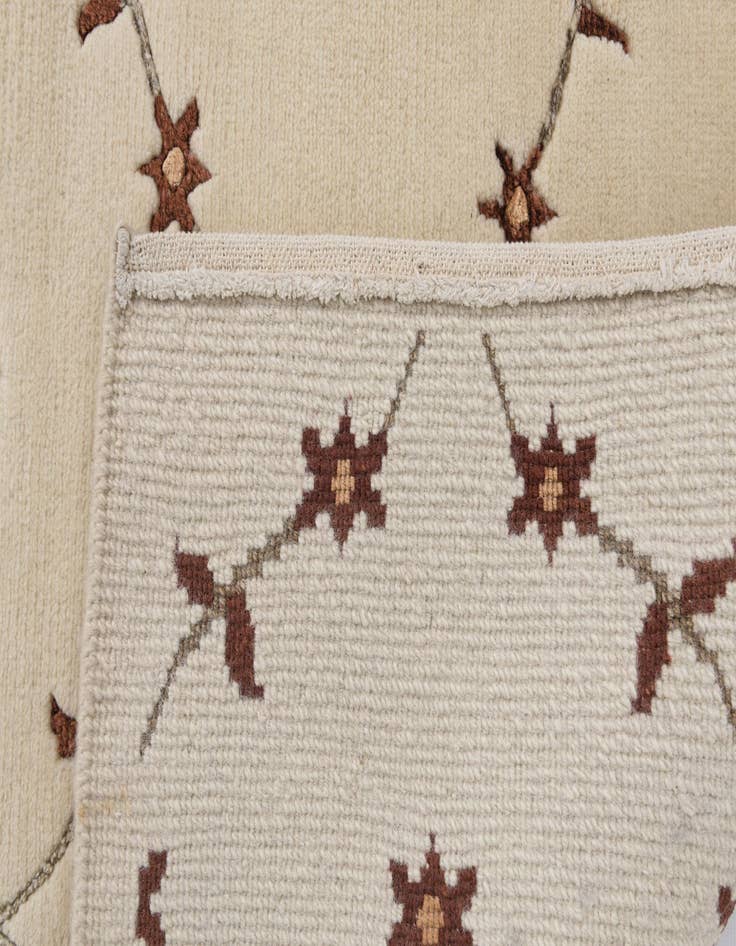 Detail image of 2' 9 x 10'  Hand Knotted Darya Wool Runner Rug