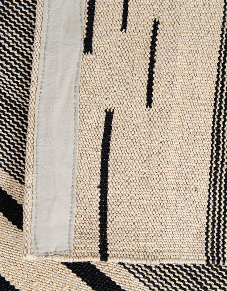 Detail image of 2' 7 x 13' 4  Hand Woven Kilim Modern Wool Runner Rug