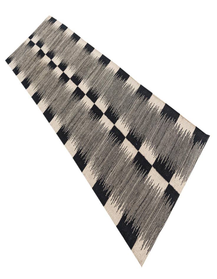 Detail image of 2' 6 x 8' 5  Hand Woven Kilim Modern Wool Runner Rug