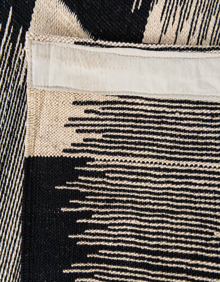 Detail image of 2' 6 x 8' 5  Hand Woven Kilim Modern Wool Runner Rug