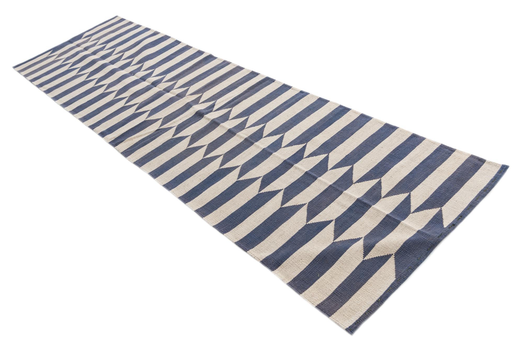 2' 8 x 9' 8 Hand Woven Kilim Modern Wool Runner Rug