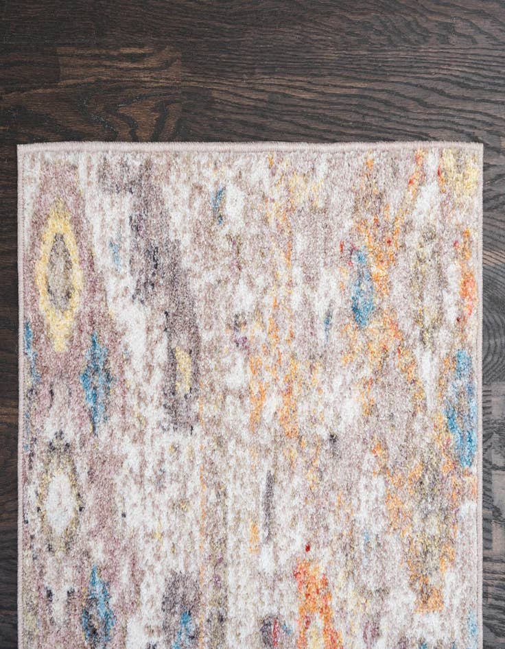 Detail image of 2' 7 x 8' 2 Madrid Runner Rug