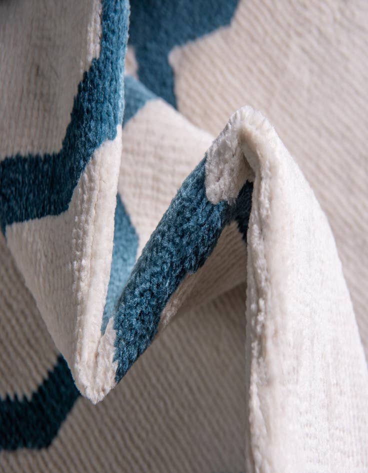 Detail image of 2' 2 x 6'  Washable Oasis Indoor / Outdoor Runner Rug