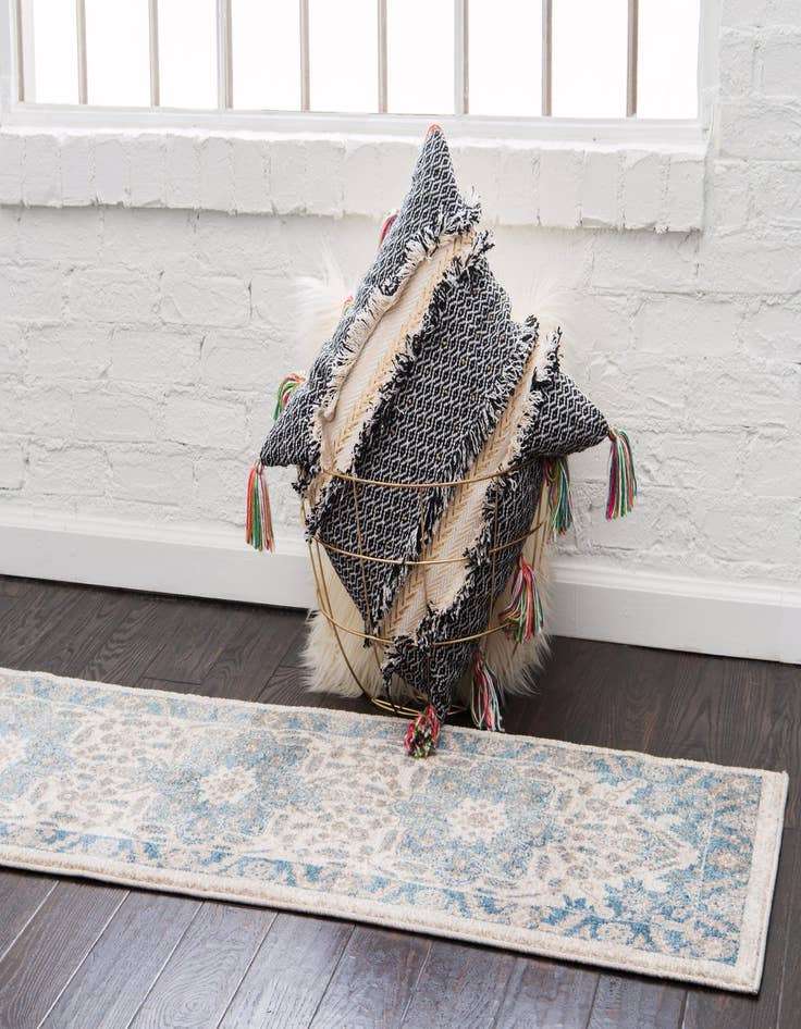 Detail image of 2' x 6' Vienna Runner Rug