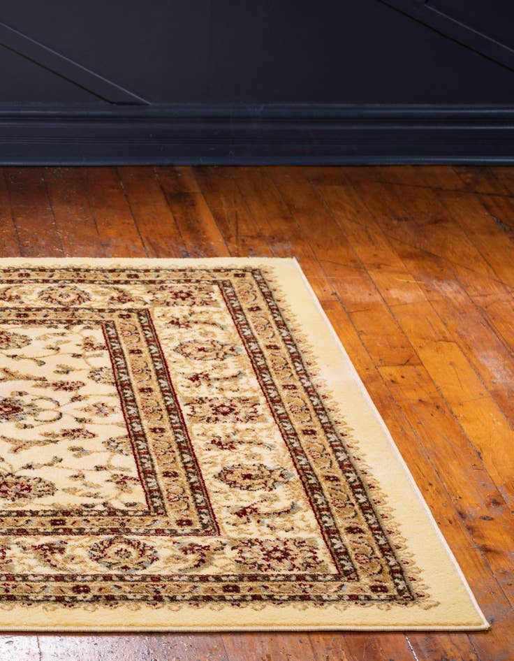Detail image of 7' 10 x 7' 10 Classic Agra Square Rug