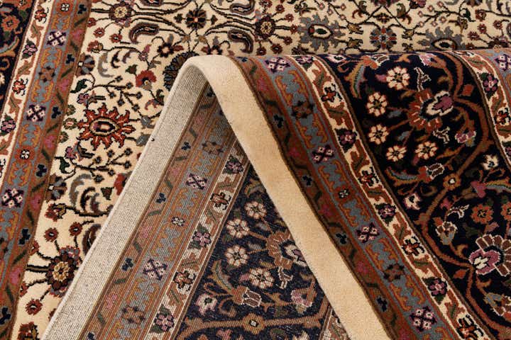 9' 11 x 10' 2 Hand Knotted Farahan Wool Square Rug