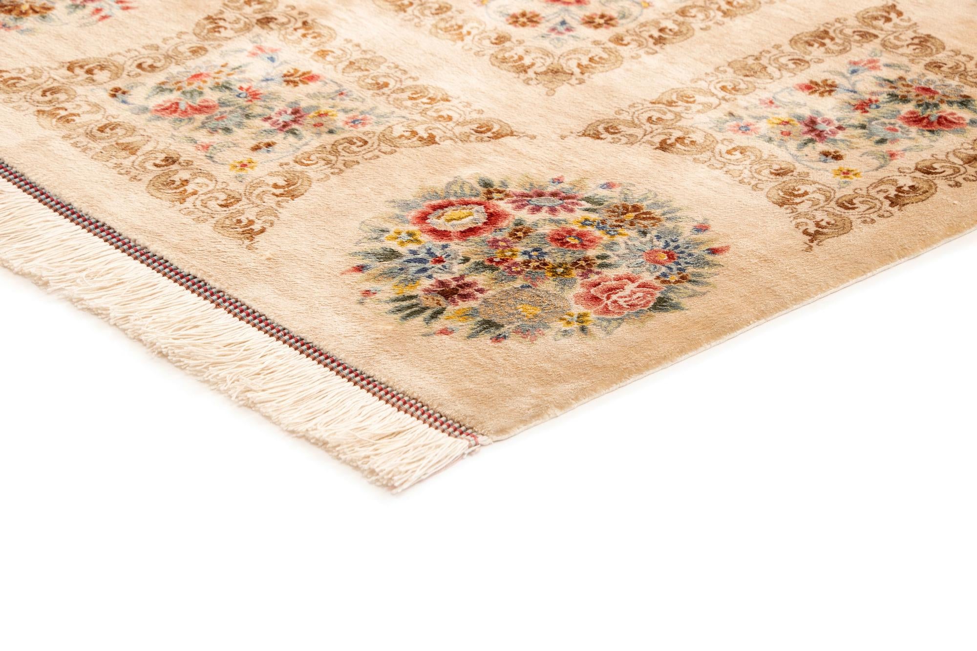 9' 9 x 9' 9 Ghom Silk Deluxe Square Rug