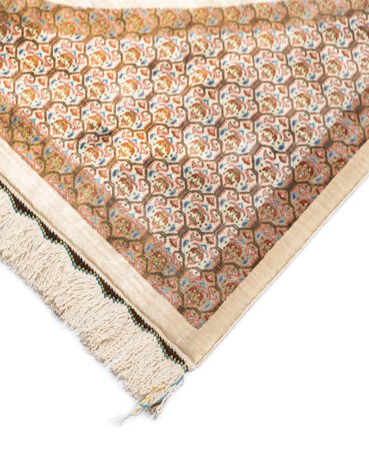 Detail image of 6' 8 x 6' 8 Ghom Silk Square Rug