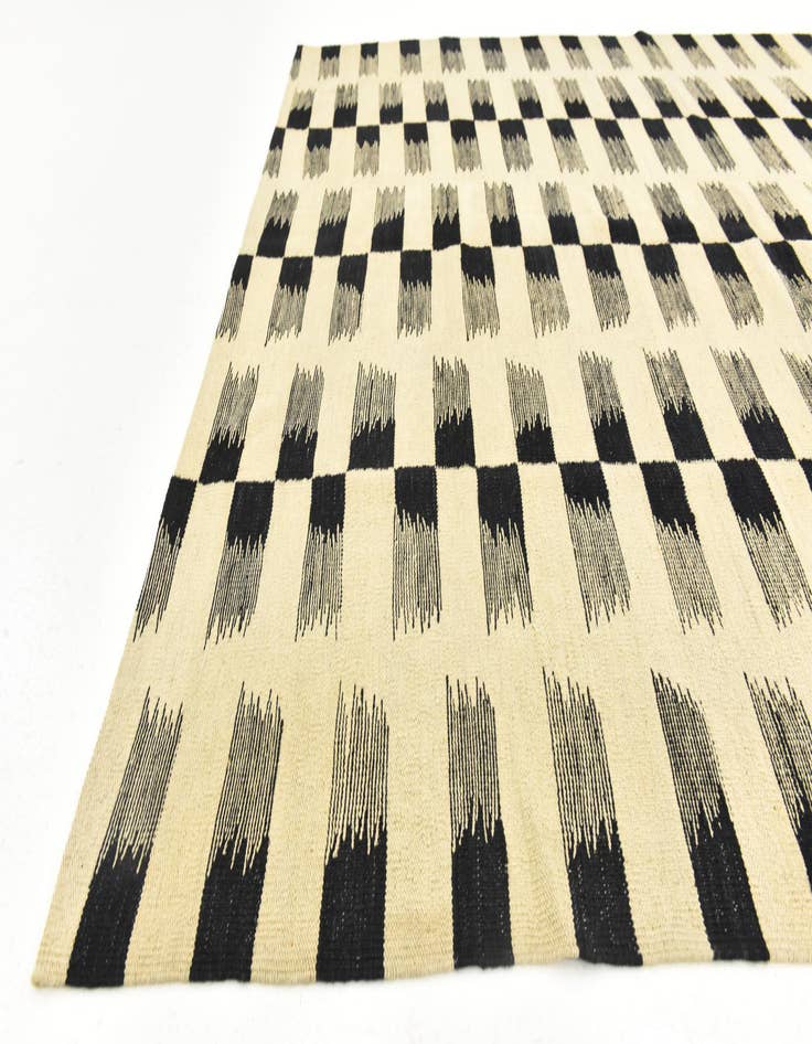 Detail image of 6' 2 x 7' 7  Hand Woven Kilim Modern Wool Square Rug