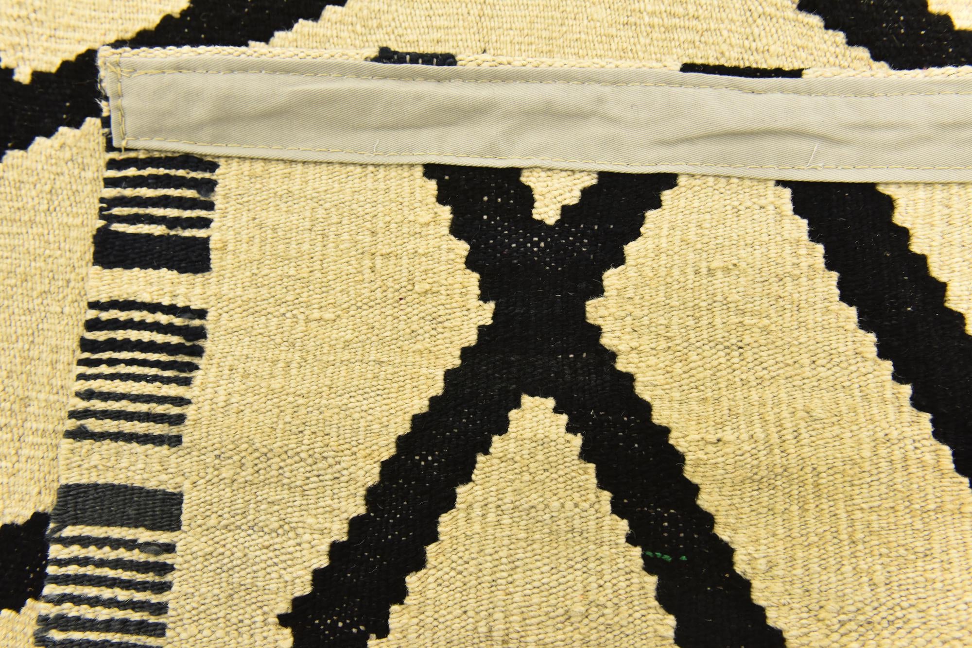 6' x 7' 4 Hand Woven Kilim Modern Wool Square Rug