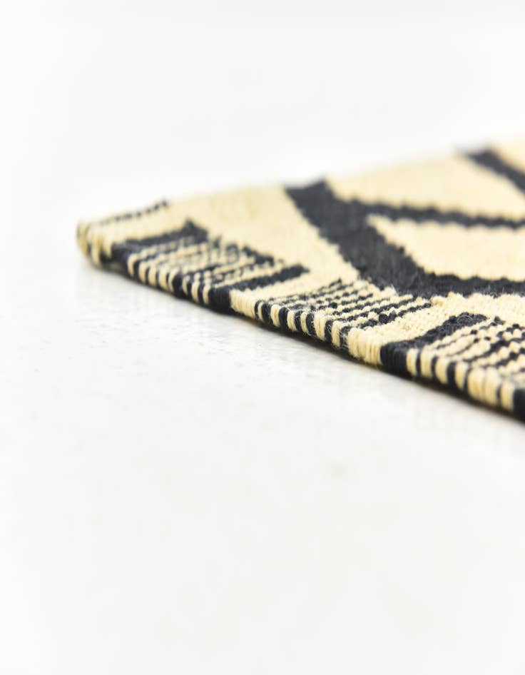 Detail image of 6' x 7' 4 Hand Woven Kilim Modern Wool Square Rug