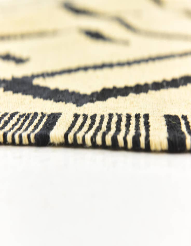 Detail image of 6' x 7' 4 Hand Woven Kilim Modern Wool Square Rug