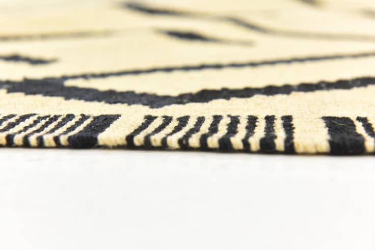 Detail image of 6' x 7' 4 Hand Woven Kilim Modern Wool Square Rug