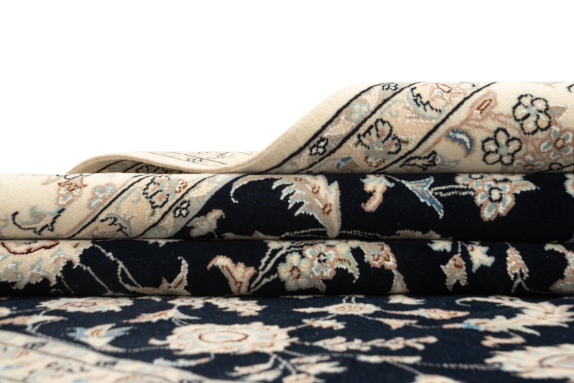 6' 6 x 6' 11 Nain Square Rug