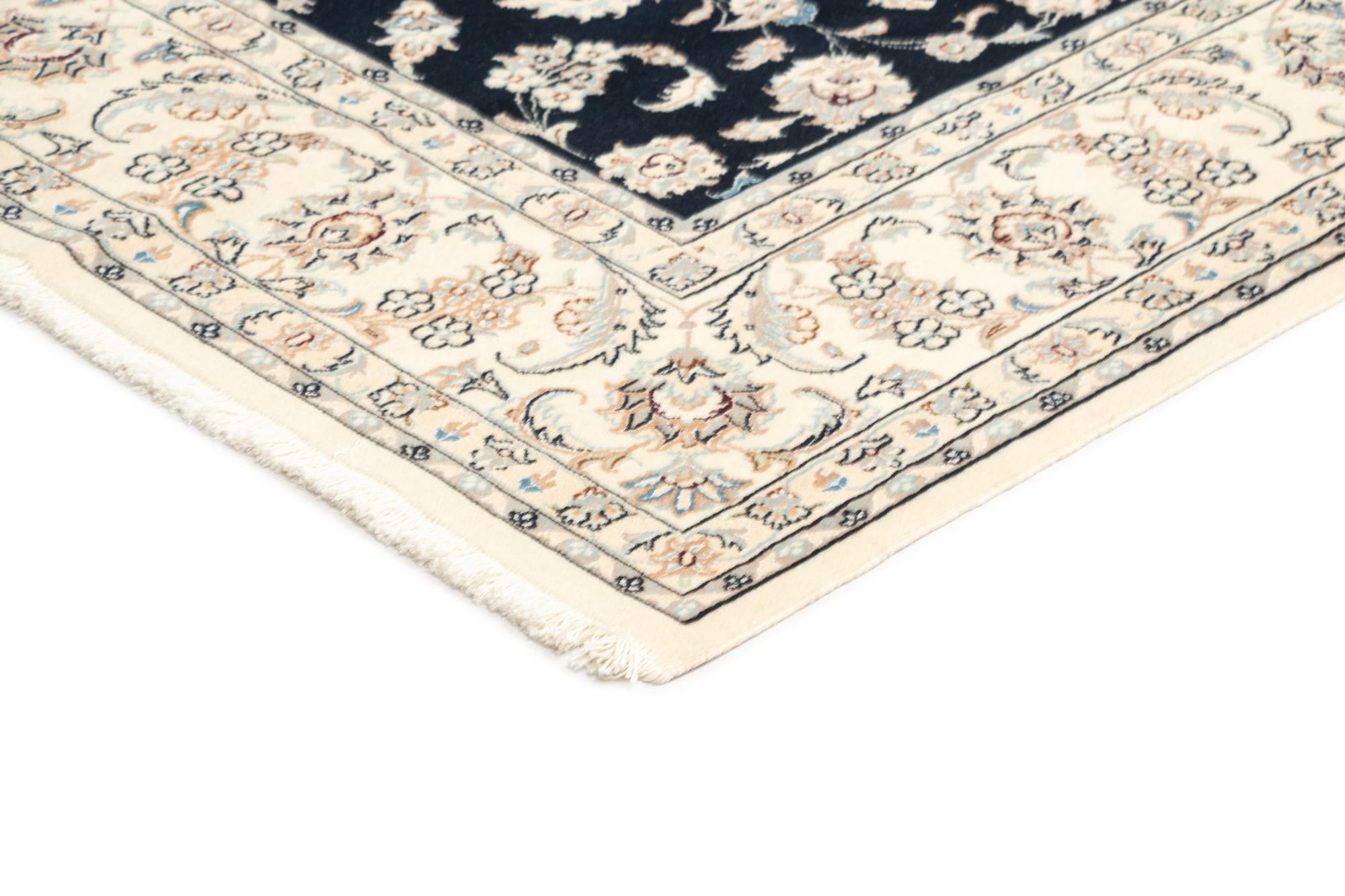 6' 6 x 6' 11 Nain Square Rug