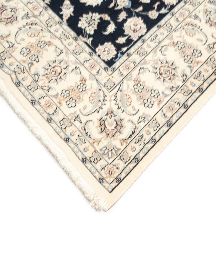 Detail image of 6' 6 x 6' 11 Nain Square Rug