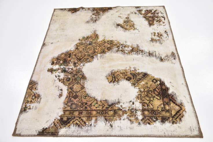 Detail image of 4' x 4' 8 Hand Knotted Ultra Vintage Persian Wool Square Rug