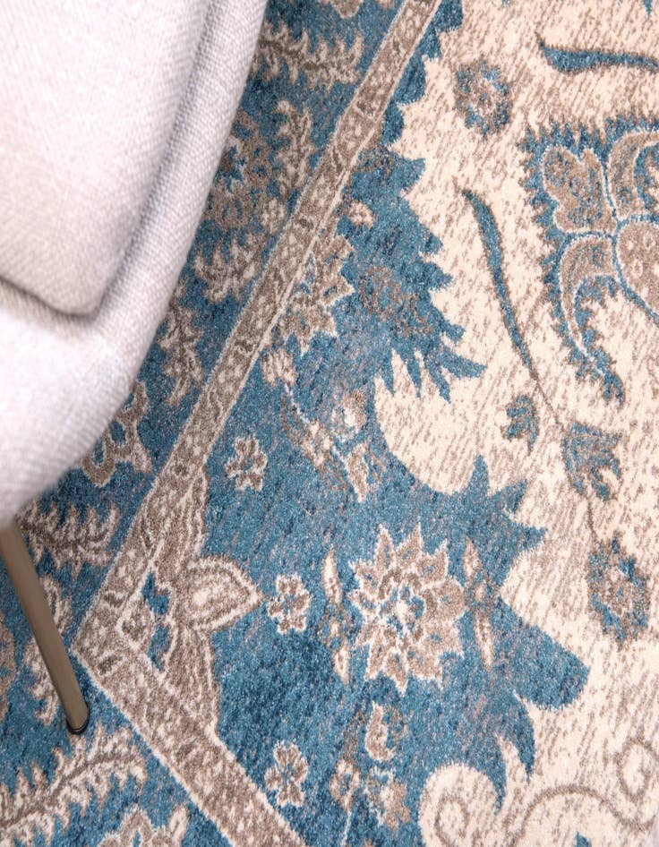 Detail image of 8' x 8' Vienna Square Rug