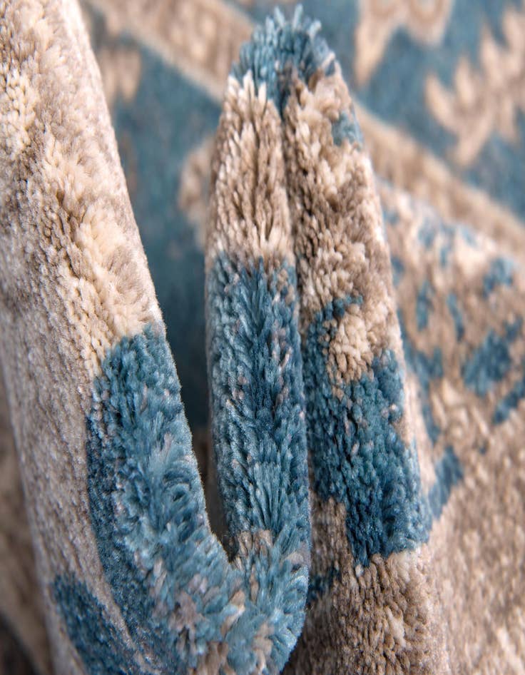 Detail image of 5' x 5' Viola Square Rug