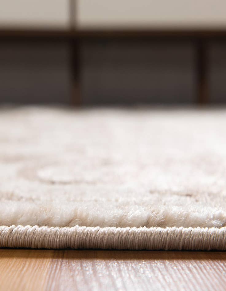 Detail image of 6' x 9' Himalaya Oval Rug