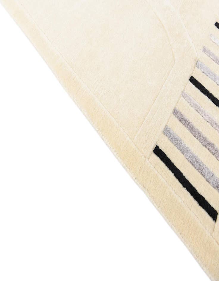 Detail image of 5' 7 x 8'  Hand Knotted Darya Wool Rug