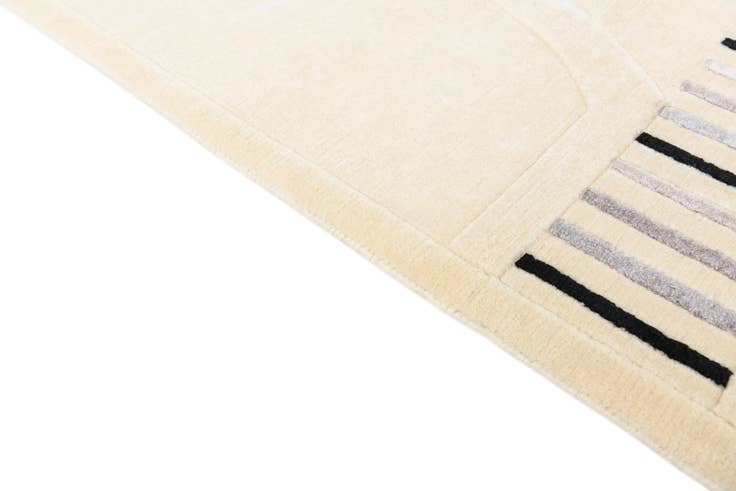 Detail image of 5' 7 x 8' Hand Knotted Darya Wool Rug