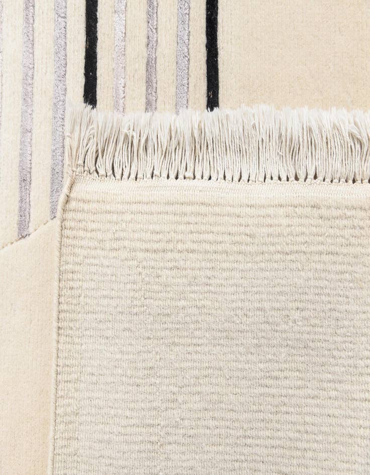 Detail image of 5' 8 x 8' Darya Rug