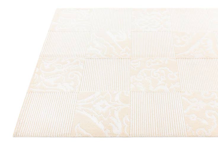 Detail image of 4' x 6' Darya Rug