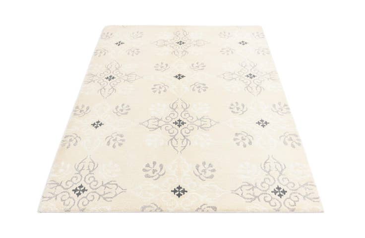 Detail image of 4' 1 x 6' 1 Darya Rug