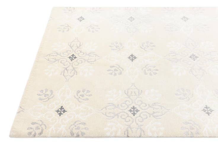 Detail image of 4' 1 x 6' 1 Darya Rug