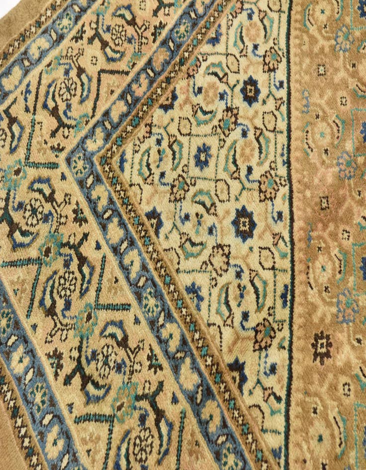 Detail image of 10' x 13' 5 Hand Knotted Farahan Persian Wool Rug
