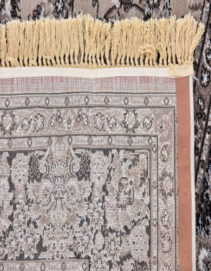 Detail image of 6' 7 x 9' 10 Shahmir Rug