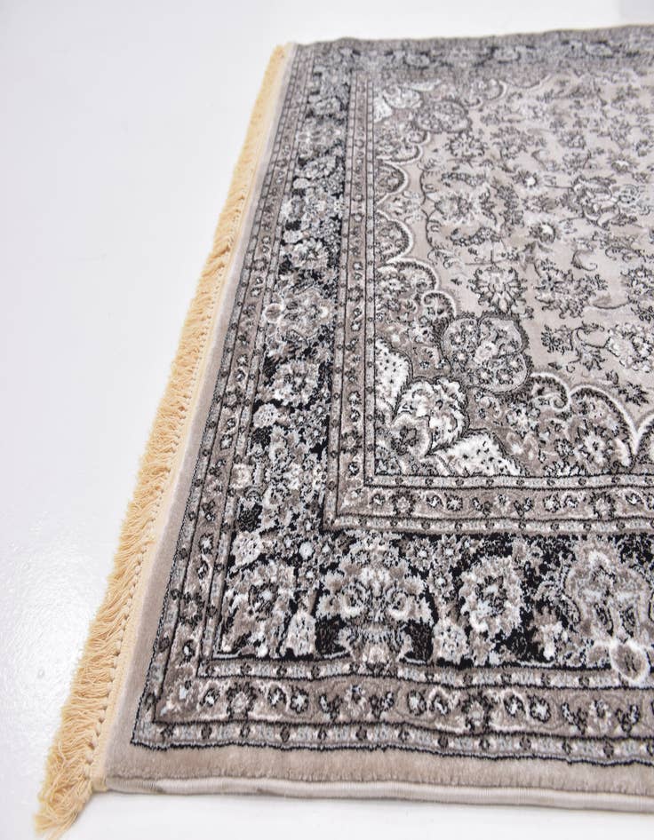 Detail image of 6' 7 x 9' 10 Tabriz Design Rug